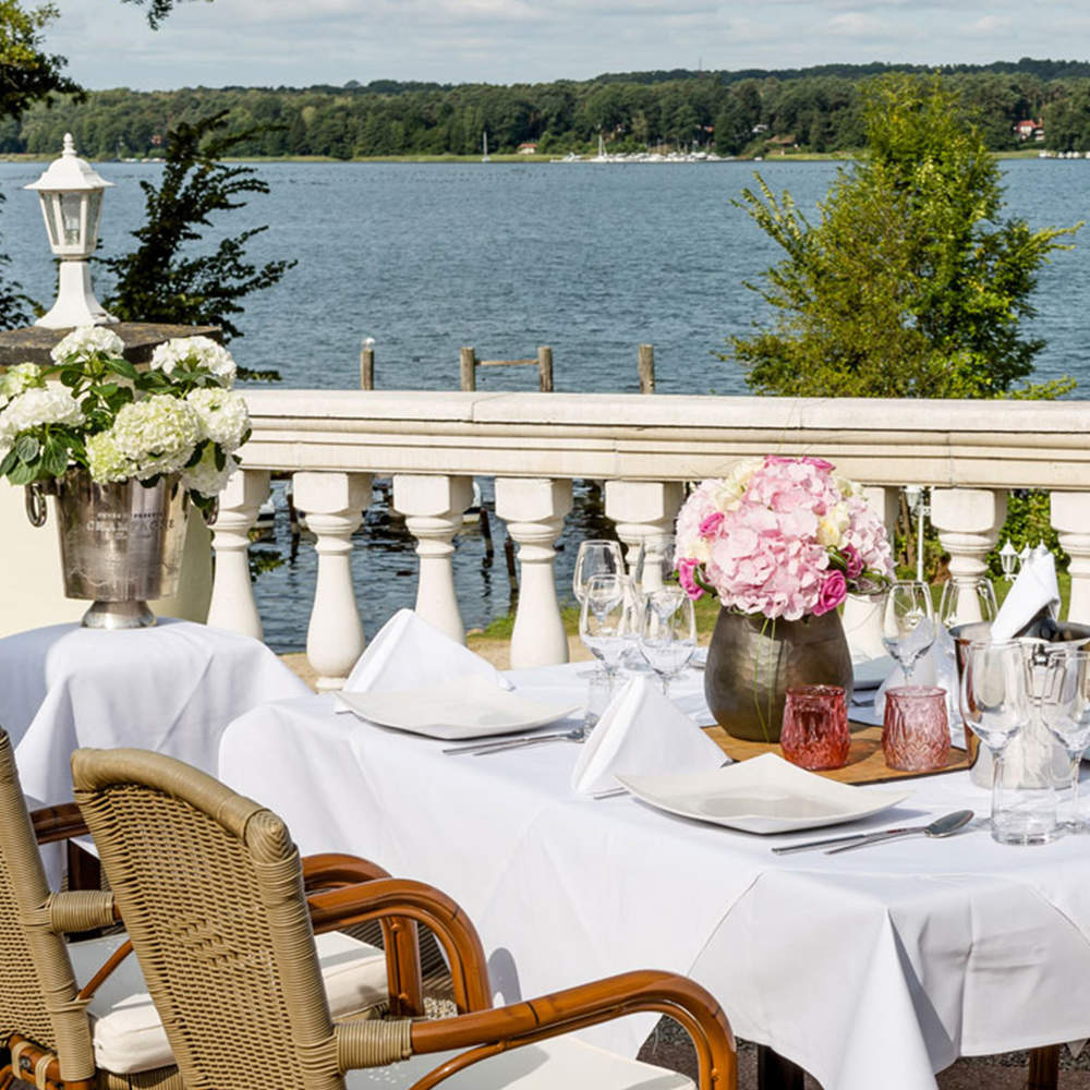 terrasse-dinner-essen-feiern-qu Kopie.jpg